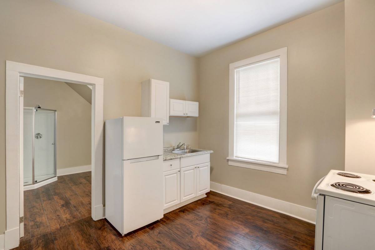 Apartment for rent at 612 W Victory Dr, Savannah, GA 31405