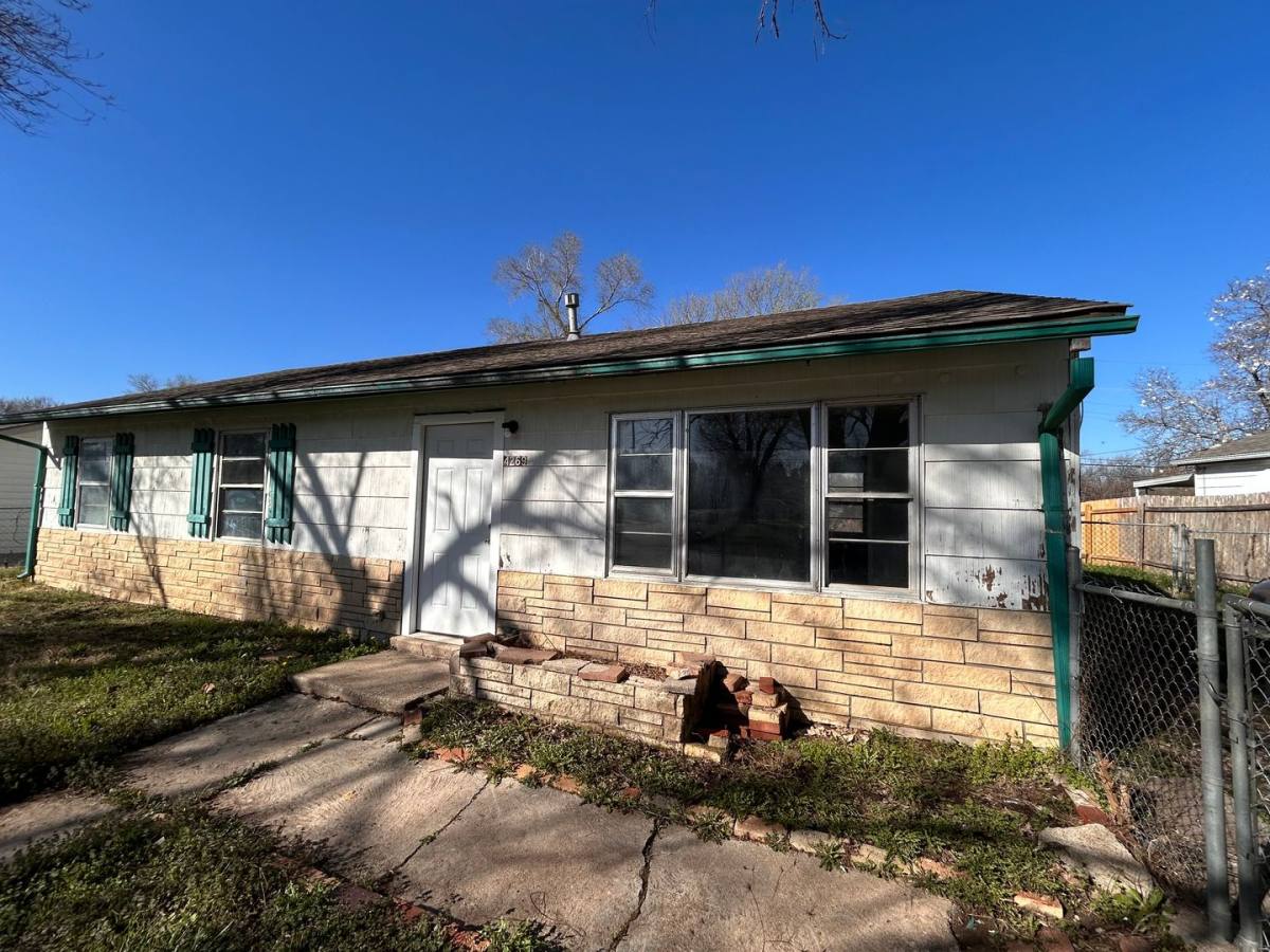 House for rent at 4269 S Cumberland St, Wichita, KS 67216