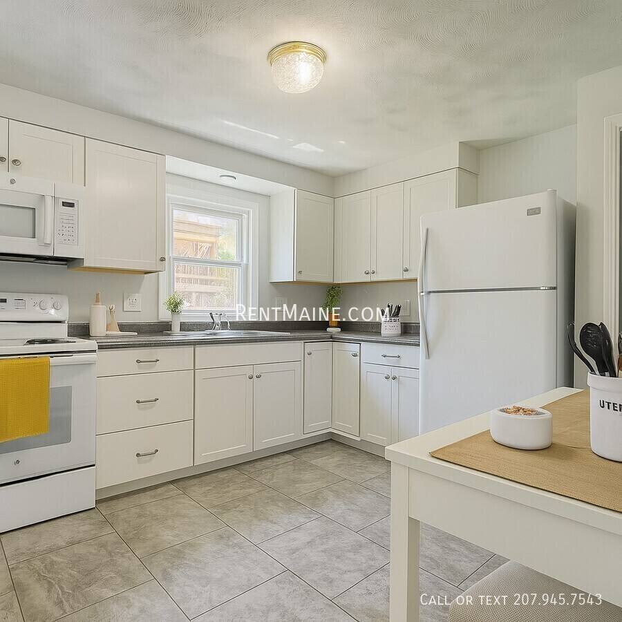 Apartment for rent at 7 Gilchrest St Place #5, Thomaston, ME 04861