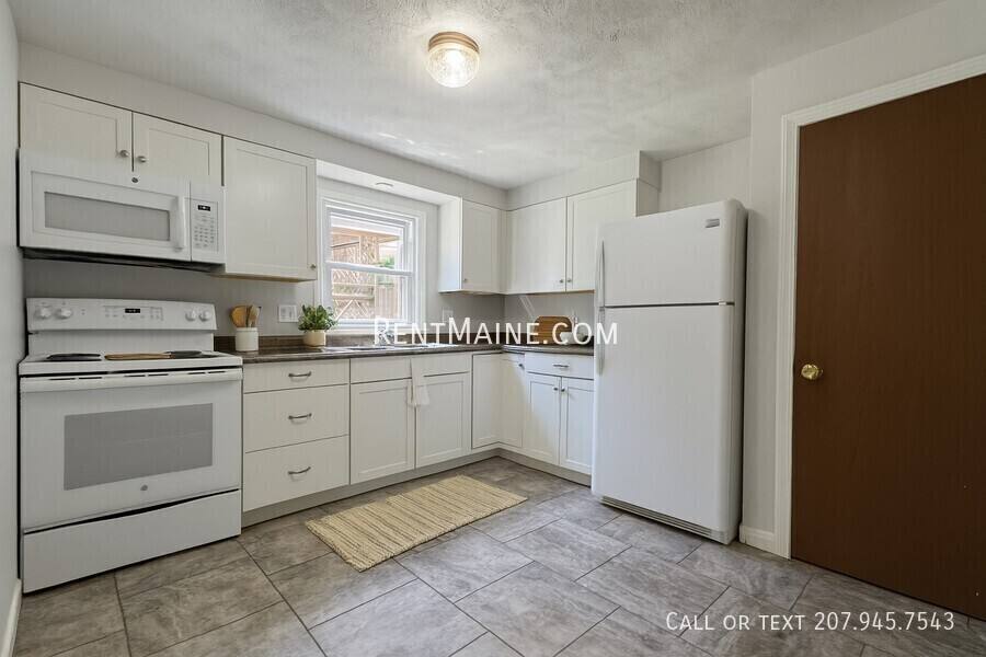 Apartment for rent at 7 Gilchrest St Place #5, Thomaston, ME 04861