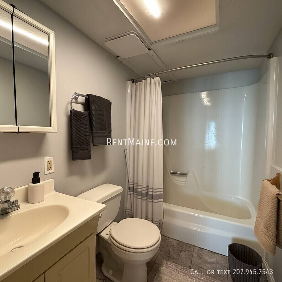 Apartment for rent at 7 Gilchrest St Place #5, Thomaston, ME 04861