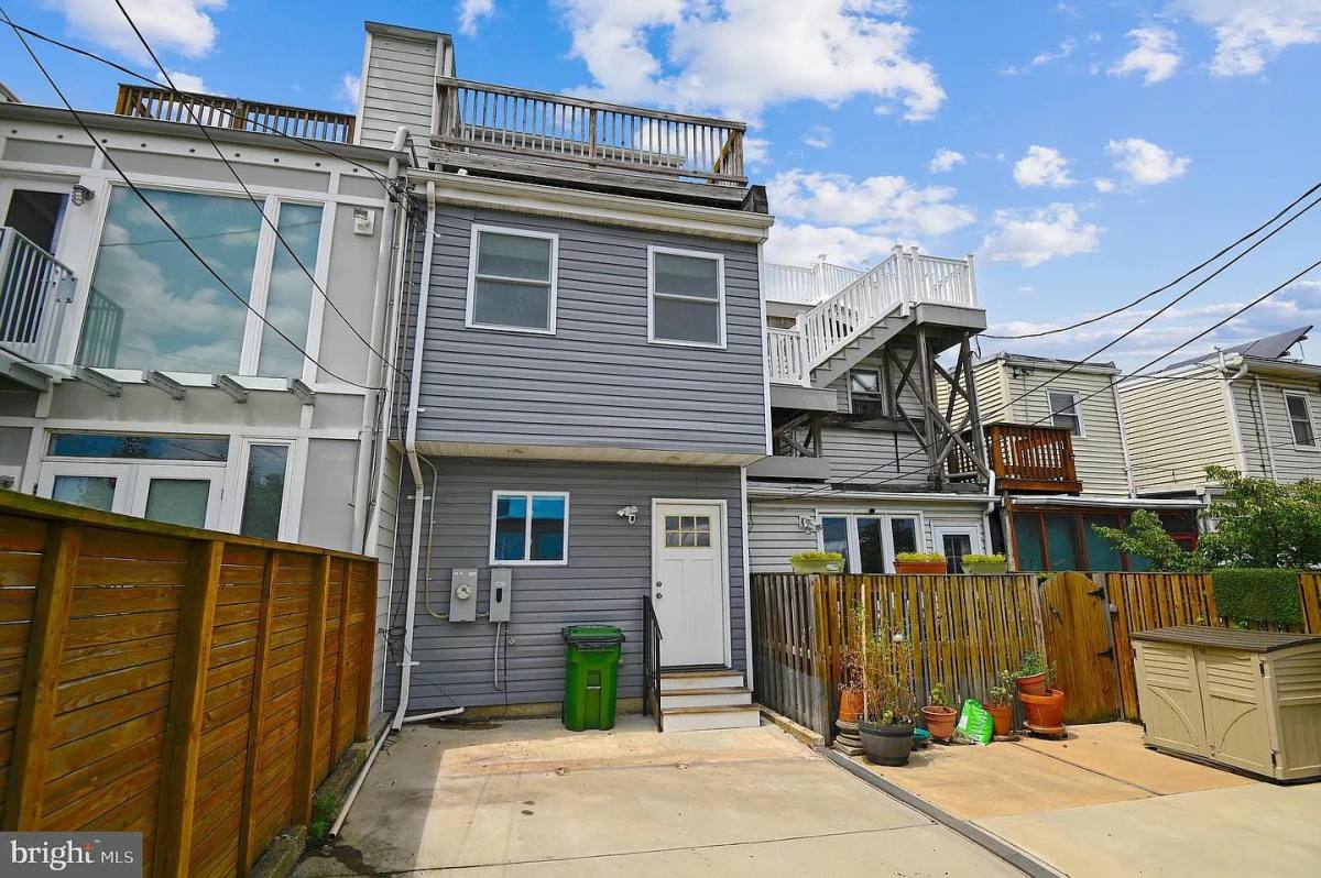 House for rent at 1469 Stevenson St, Baltimore, MD 21230