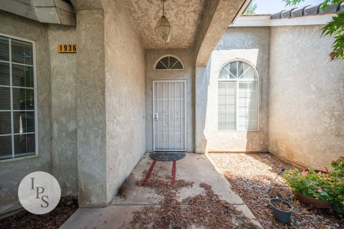 House for rent at 1936 E Quincy Ave, Fresno, CA 93720