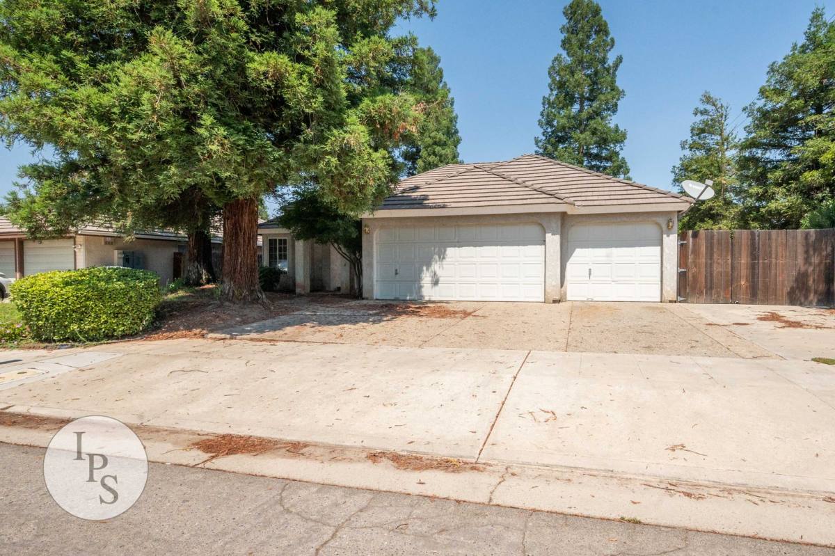 House for rent at 1936 E Quincy Ave, Fresno, CA 93720