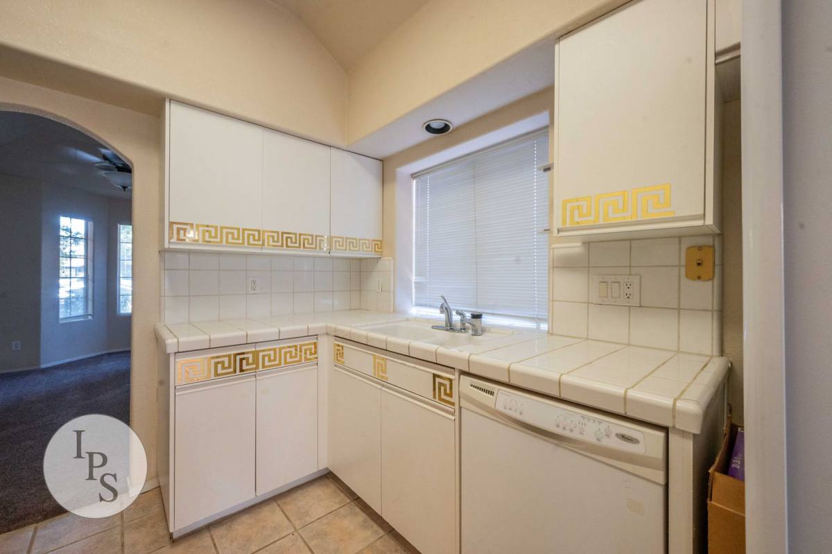 House for rent at 1936 E Quincy Ave, Fresno, CA 93720
