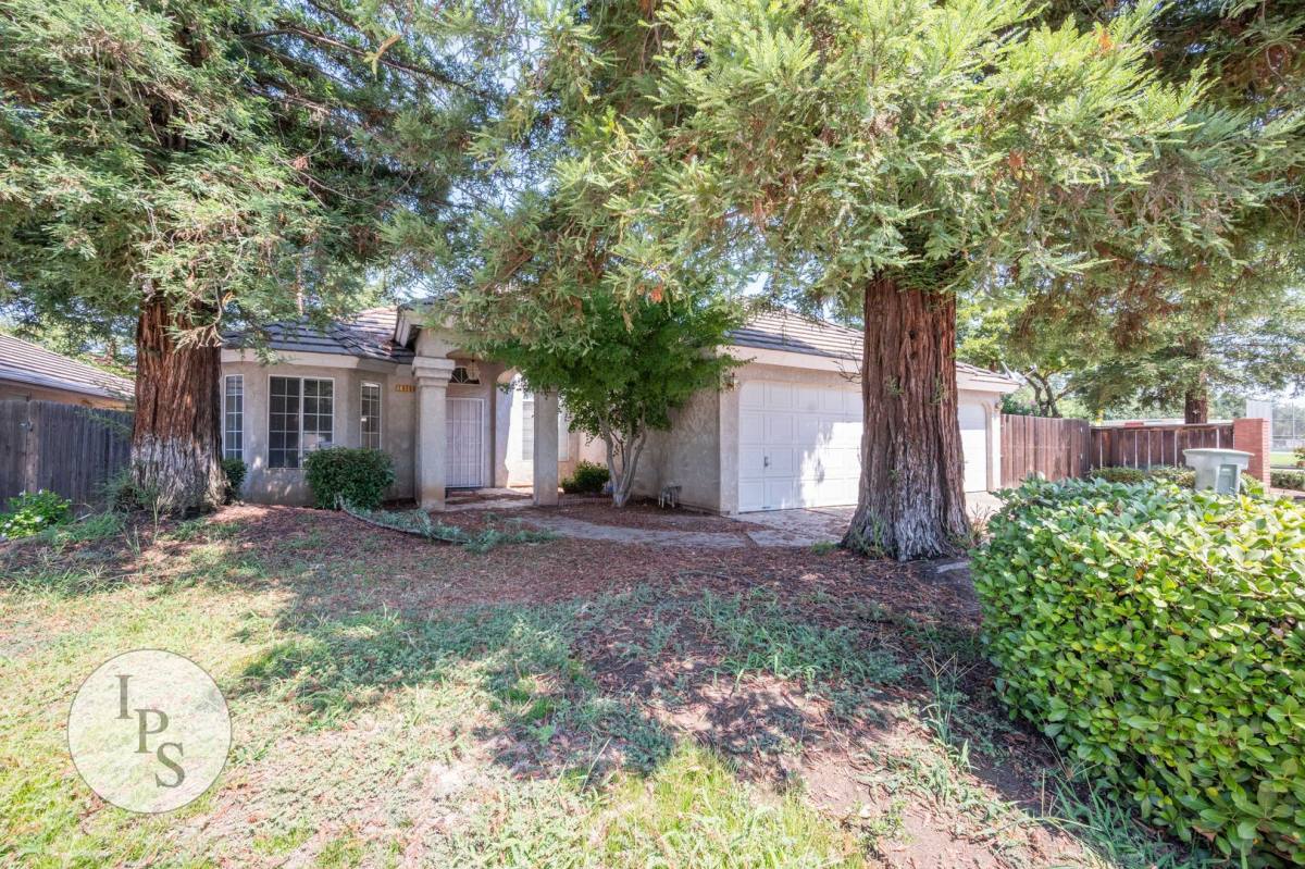 House for rent at 1936 E Quincy Ave, Fresno, CA 93720