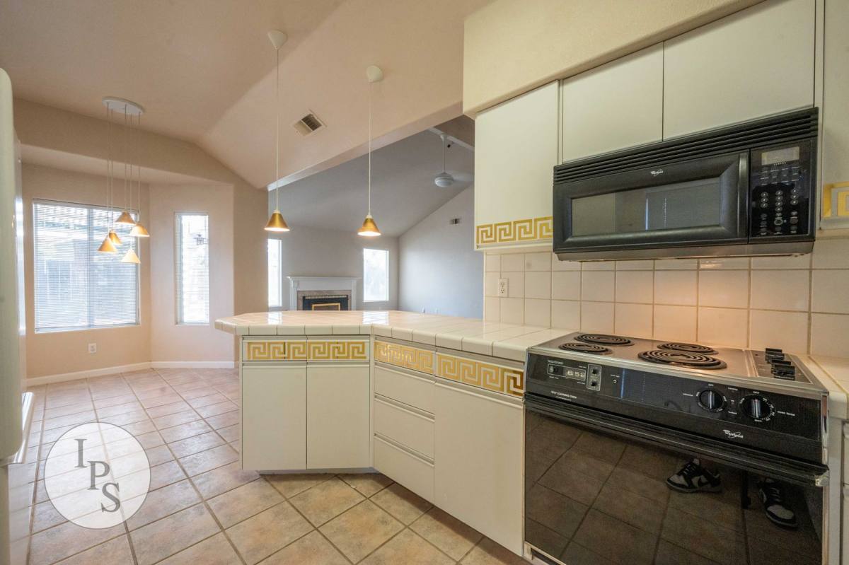 House for rent at 1936 E Quincy Ave, Fresno, CA 93720