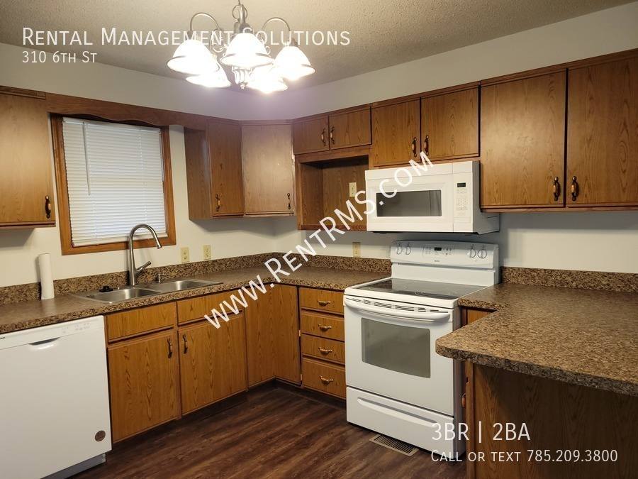Townhouse for rent at 310 6th St, Wamego, KS 66547