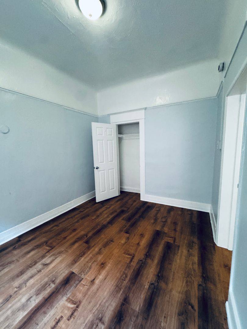 Apartment for rent at 925 S Alvarado St, Los Angeles, CA 90006