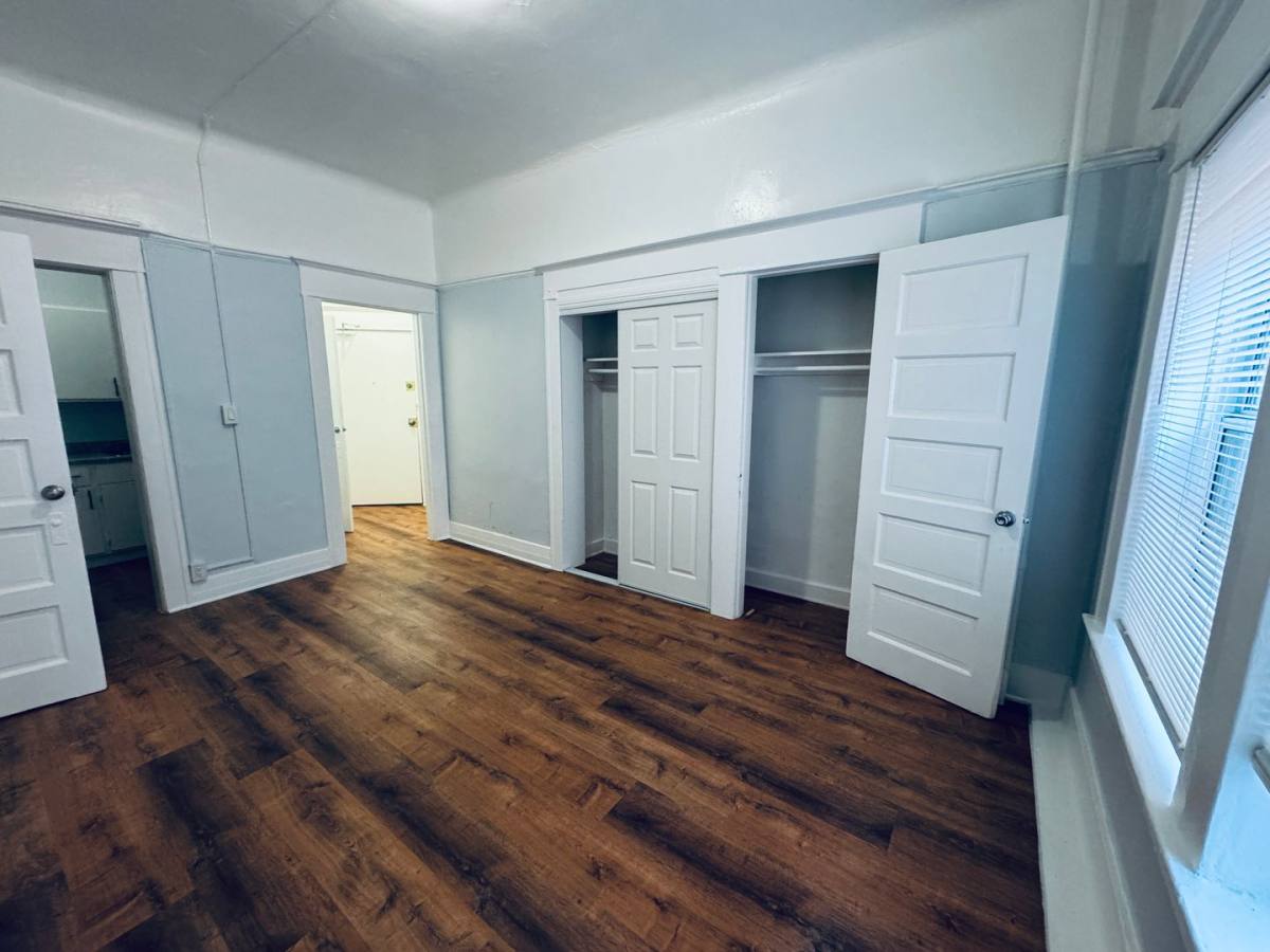 Apartment for rent at 925 S Alvarado St, Los Angeles, CA 90006