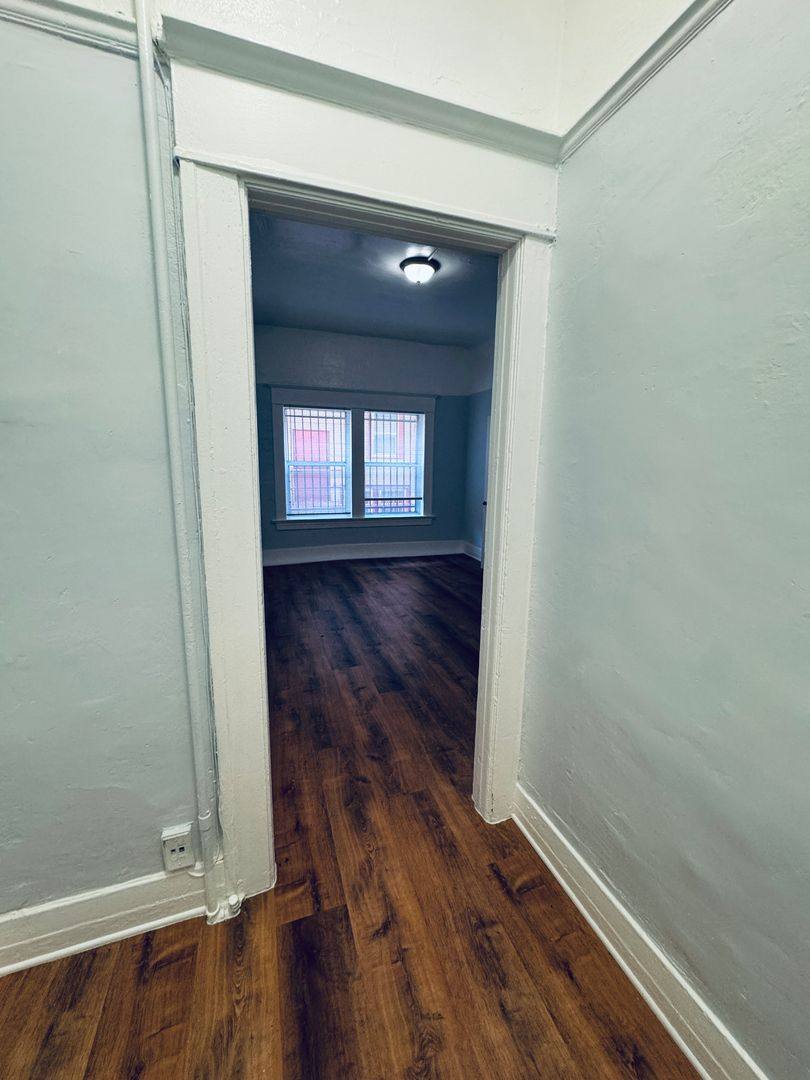 Apartment for rent at 925 S Alvarado St, Los Angeles, CA 90006
