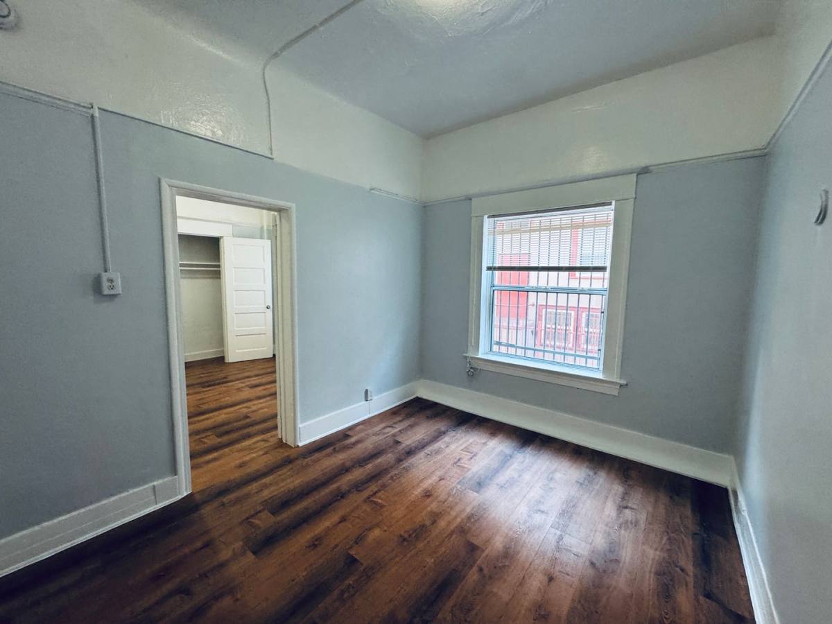 Apartment for rent at 925 S Alvarado St, Los Angeles, CA 90006