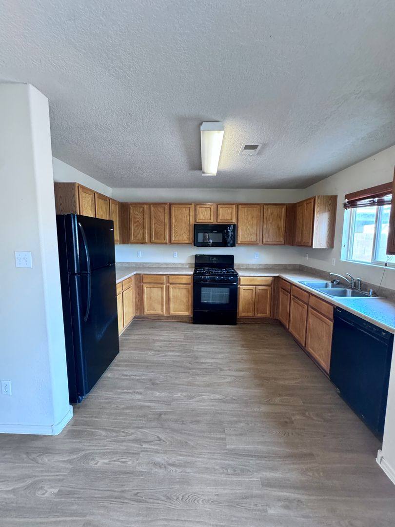 House for rent at 810 Purple Aster Ave SW, Los Lunas, NM 87031