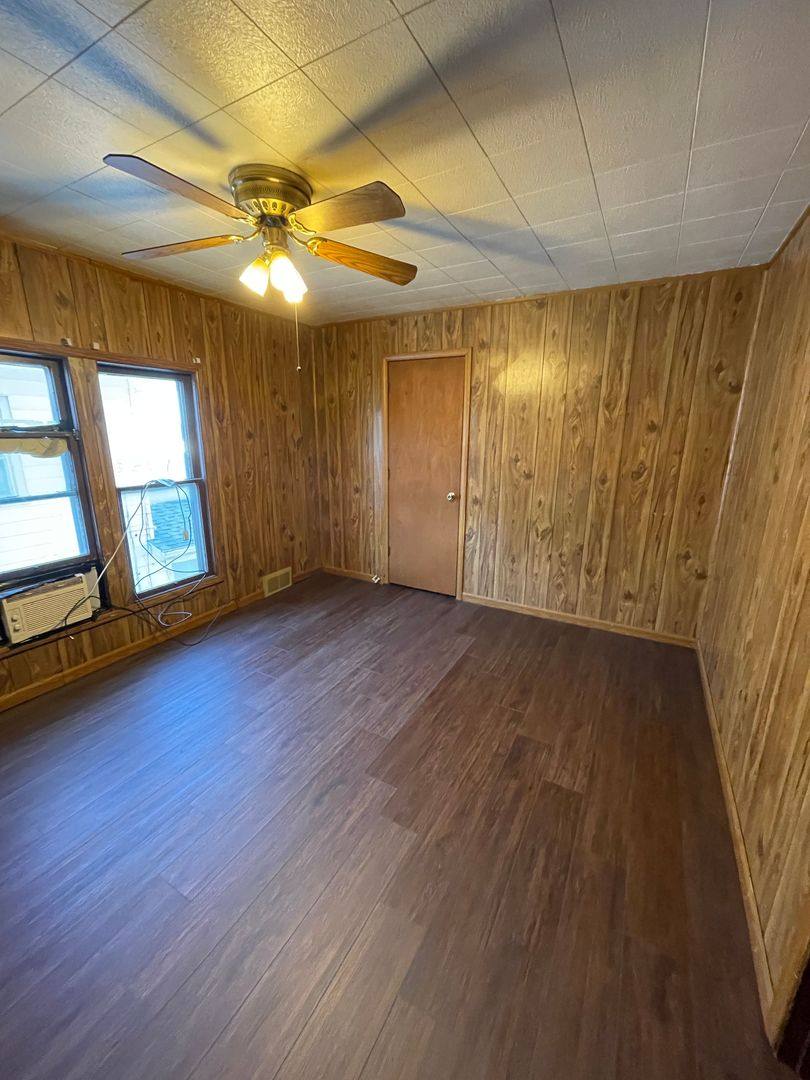 Apartment for rent at 727 S St, Waterloo, IA 50701