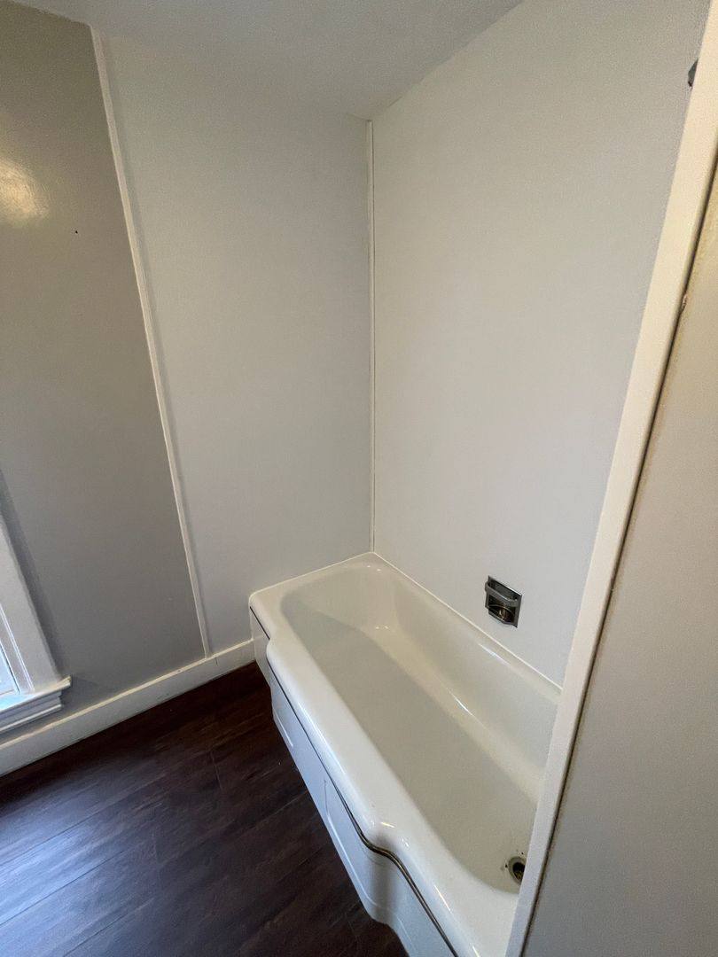 Apartment for rent at 727 S St, Waterloo, IA 50701