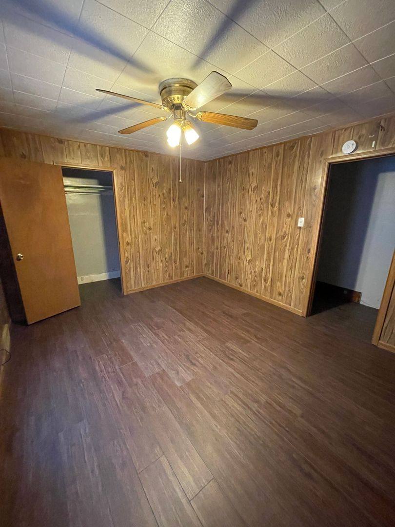 Apartment for rent at 727 S St, Waterloo, IA 50701