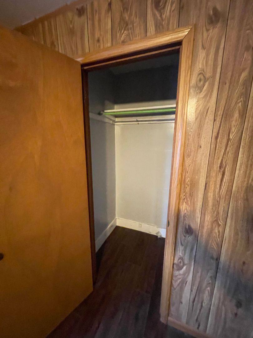 Apartment for rent at 727 S St, Waterloo, IA 50701