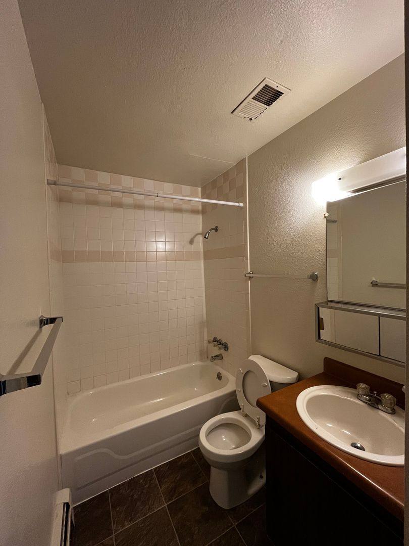 Apartment for rent at 4400 Parkview Dr, Cheyenne, WY 82001