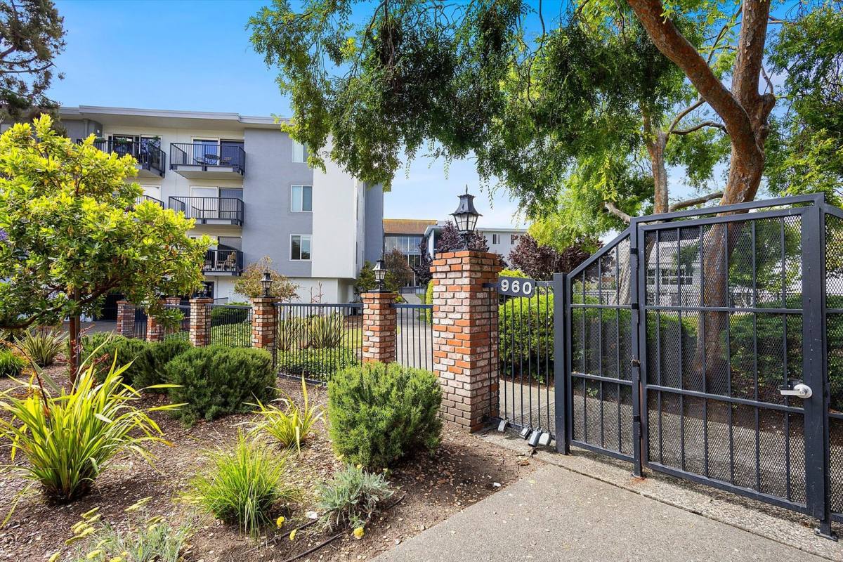 Condo for rent at 960 Shorepoint Court, Alameda, CA 94501