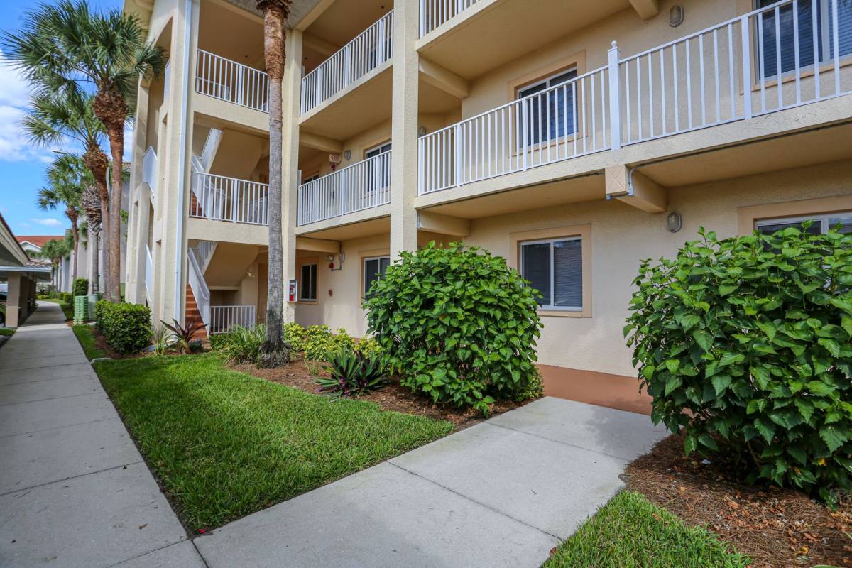 Condo for rent at 7819 Regal Heron Circle, Naples, FL 34104