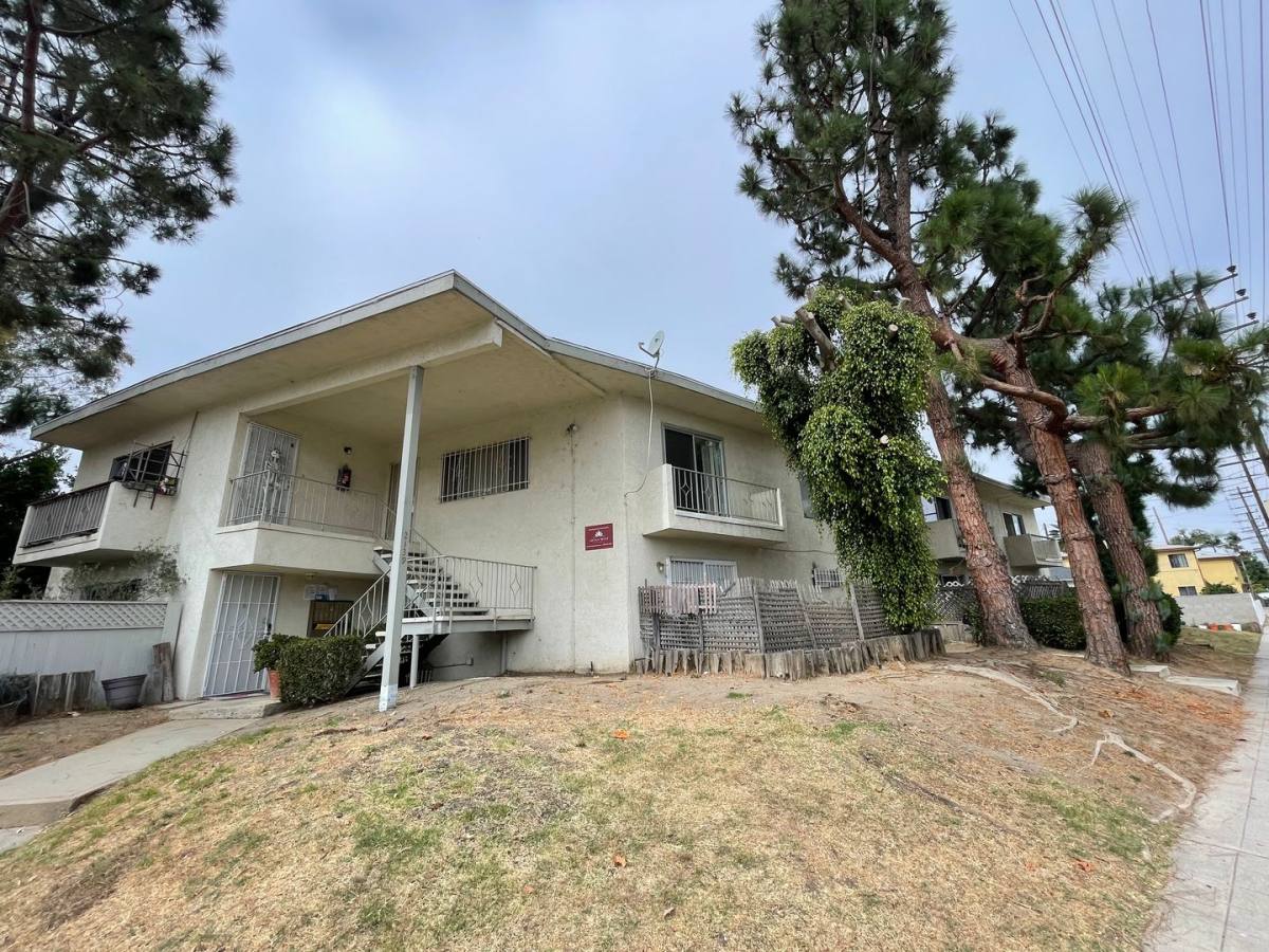 Apartment for rent at 2139 Penmar Ave, Venice, CA 90291
