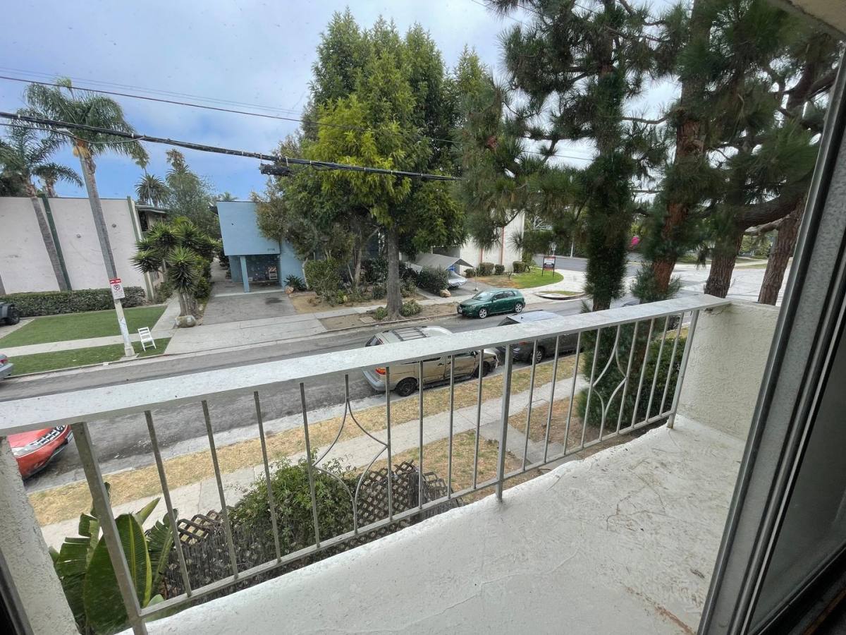 Apartment for rent at 2139 Penmar Ave, Venice, CA 90291