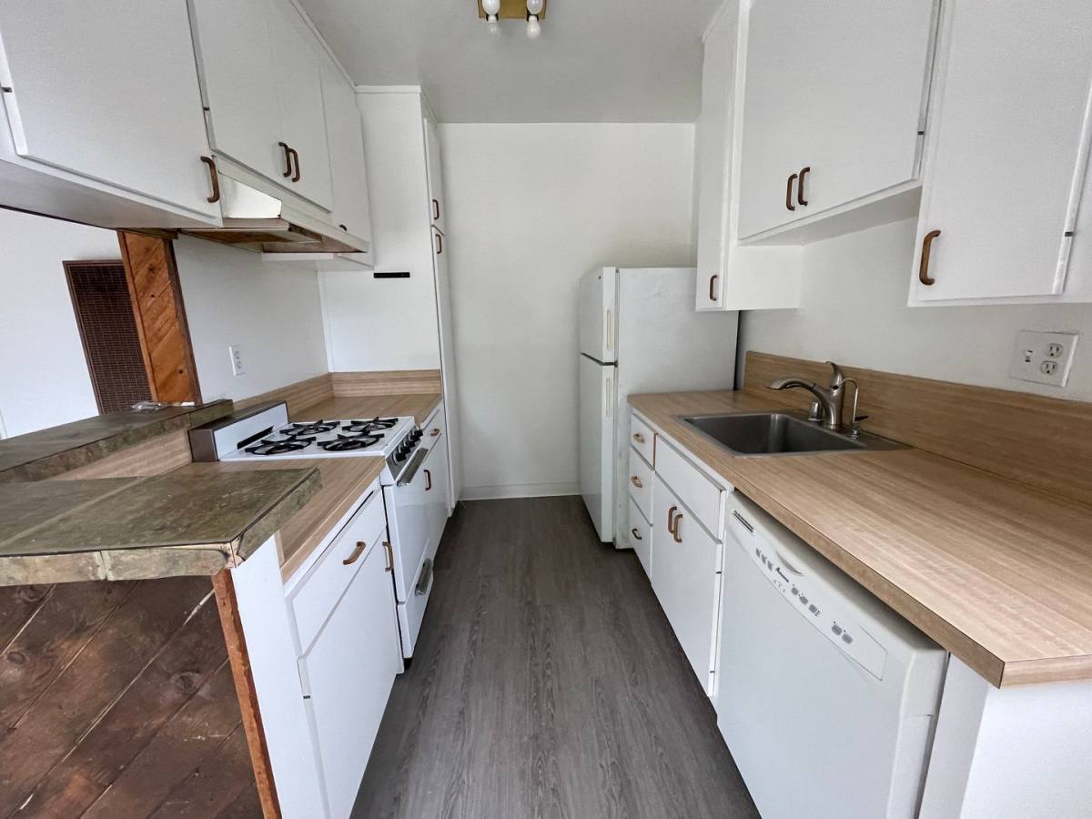 Apartment for rent at 2139 Penmar Ave, Venice, CA 90291