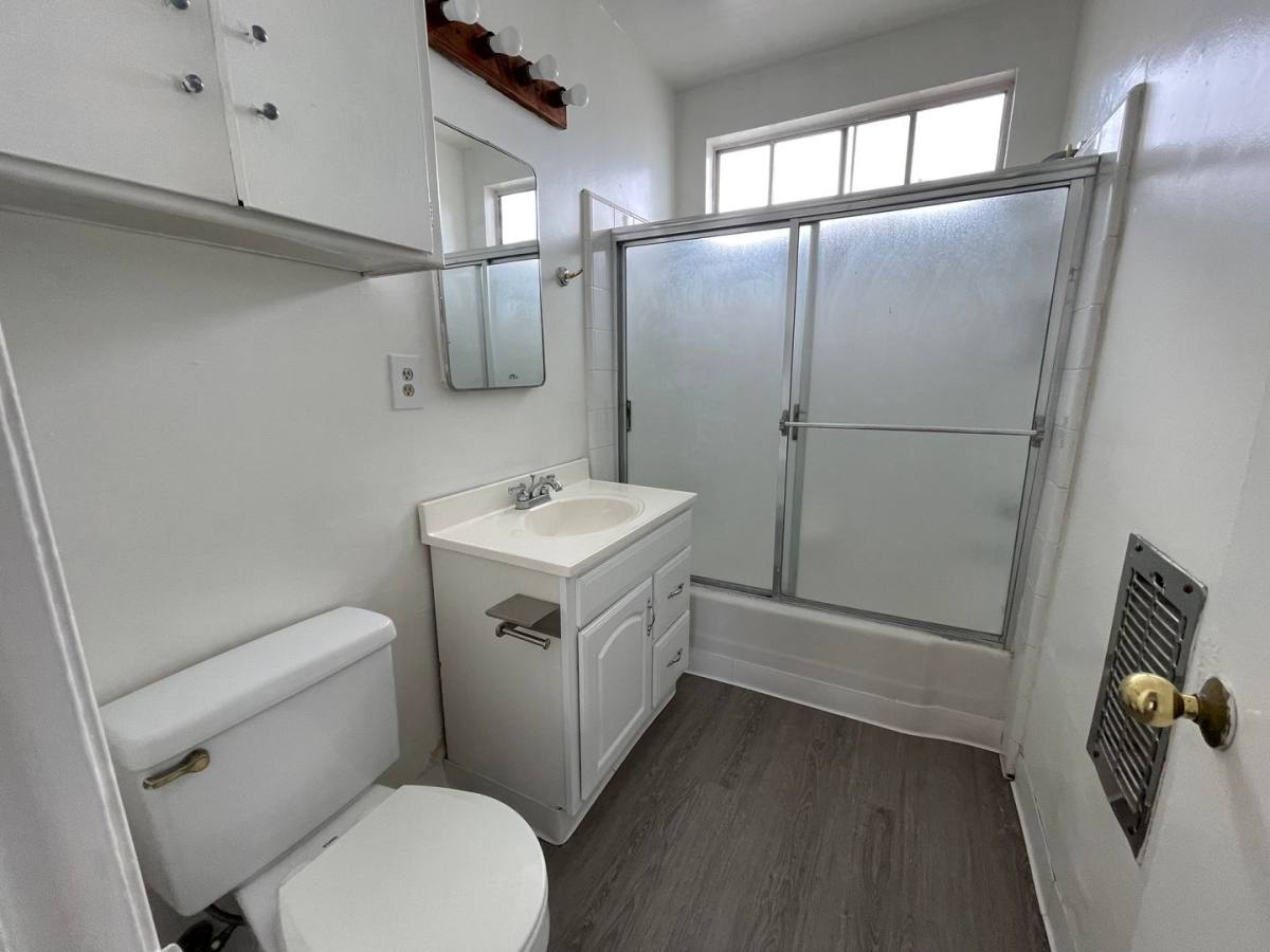 Apartment for rent at 2139 Penmar Ave, Venice, CA 90291
