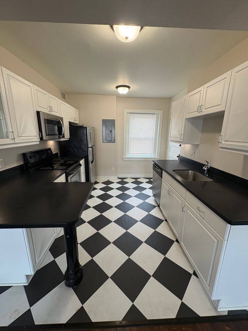 Apartment for rent at 3910 Cass St, Omaha, NE 68131
