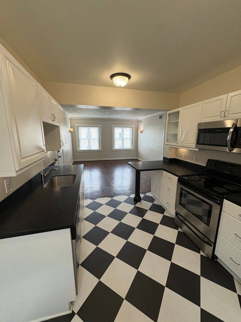Apartment for rent at 3910 Cass St, Omaha, NE 68131