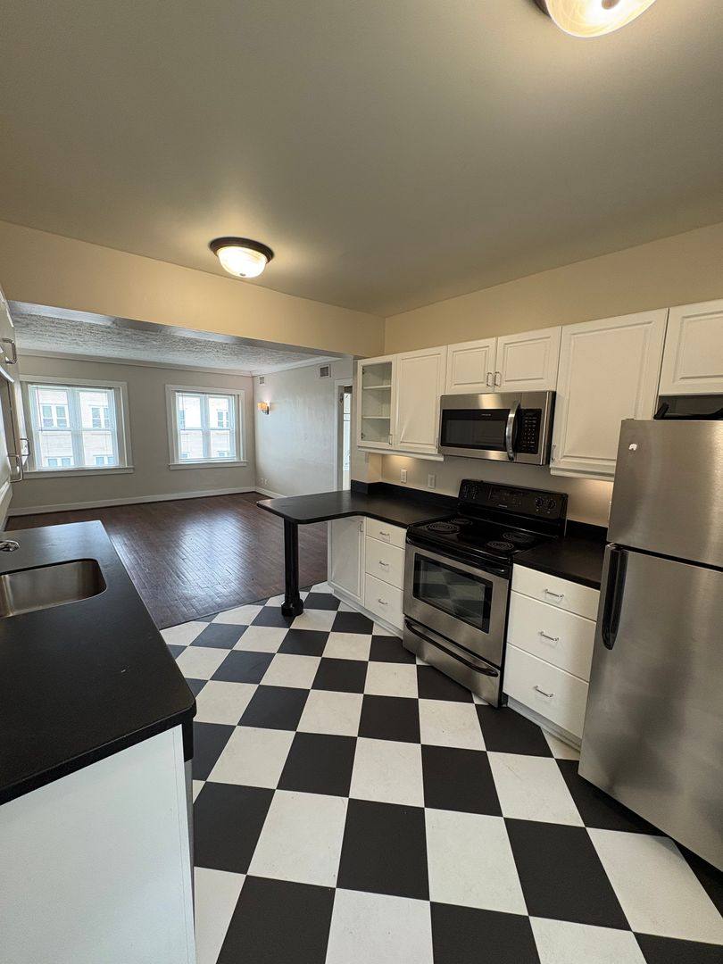 Apartment for rent at 3910 Cass St, Omaha, NE 68131