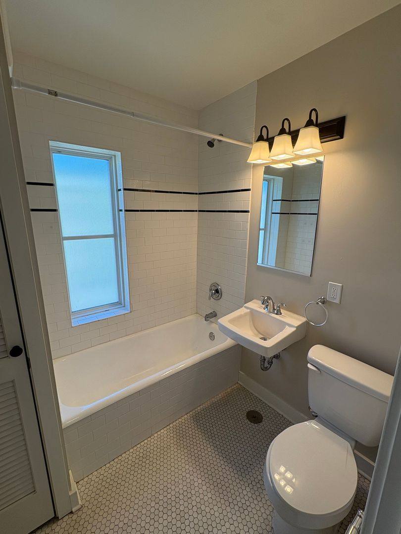 Apartment for rent at 3910 Cass St, Omaha, NE 68131