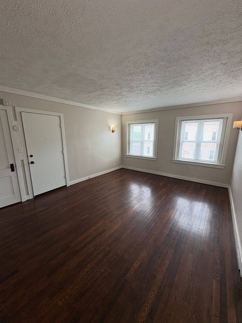 Apartment for rent at 3910 Cass St, Omaha, NE 68131