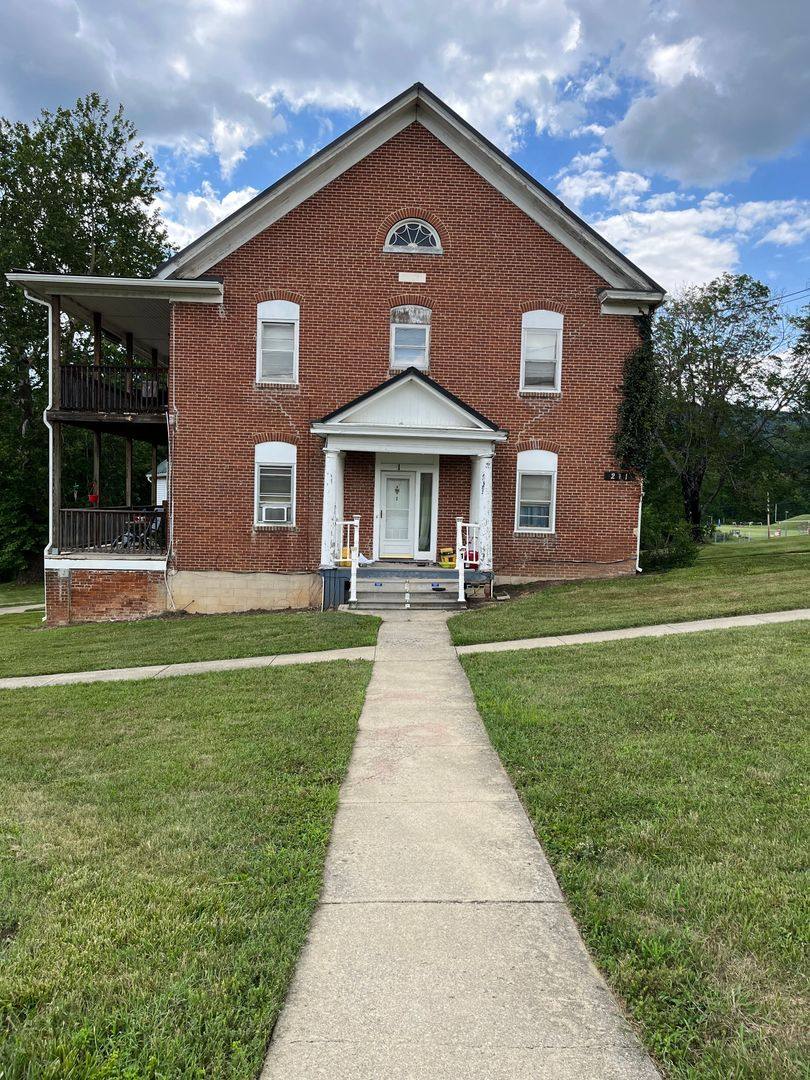 Apartment for rent at 211 College Dr, Daleville, VA 24083