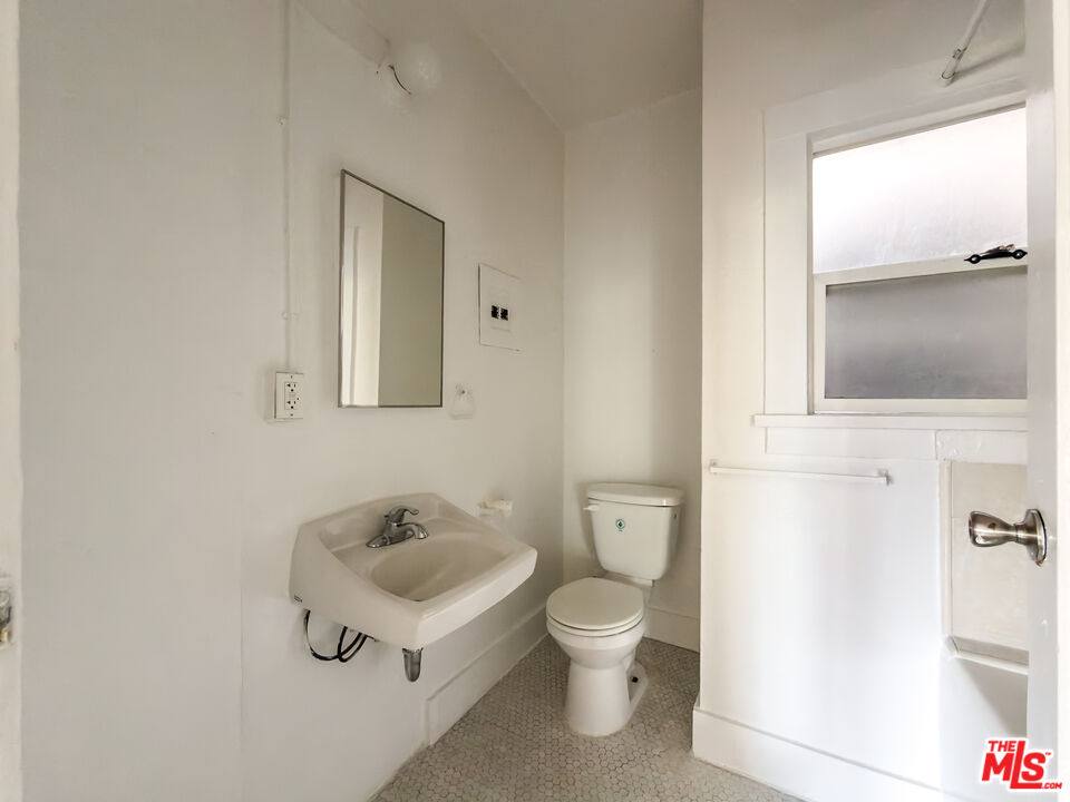 Apartment for rent at 504 S Rampart Blvd #20, Los Angeles, CA 90057