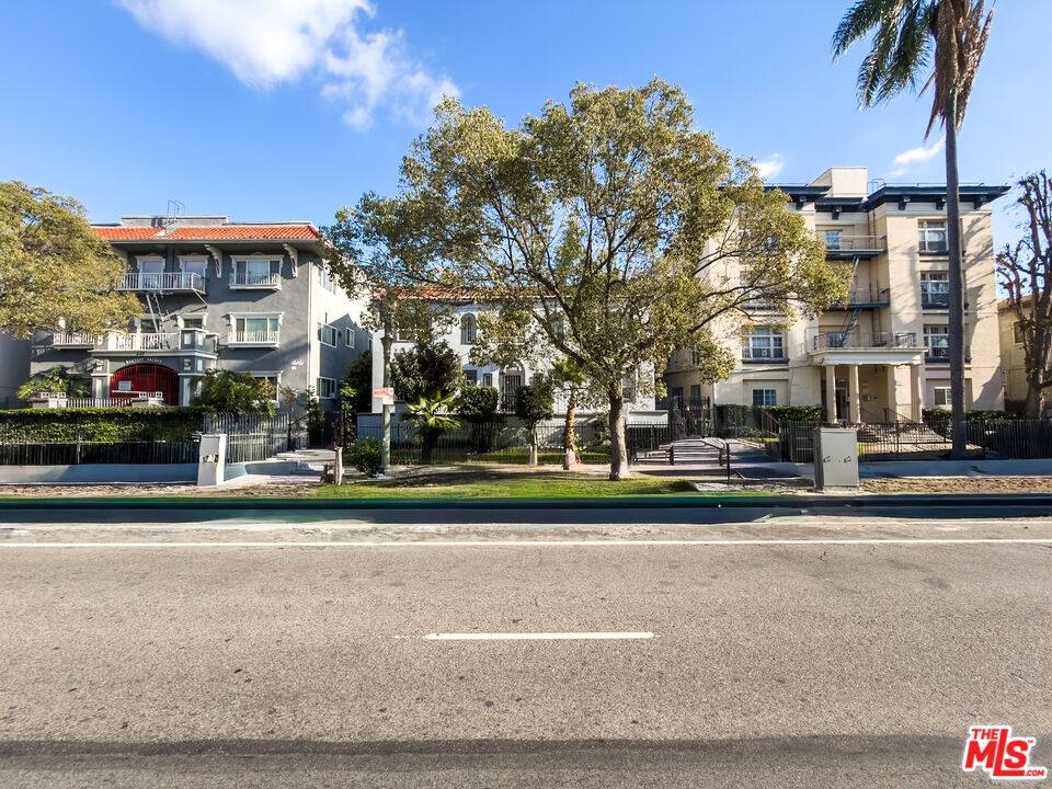 Apartment for rent at 504 S Rampart Blvd #20, Los Angeles, CA 90057