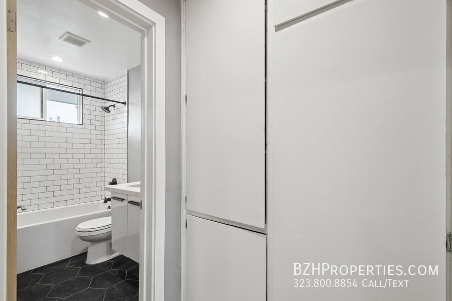 Apartment for rent at 252 S New Hampshire Ave #15, Los Angeles, CA 90004