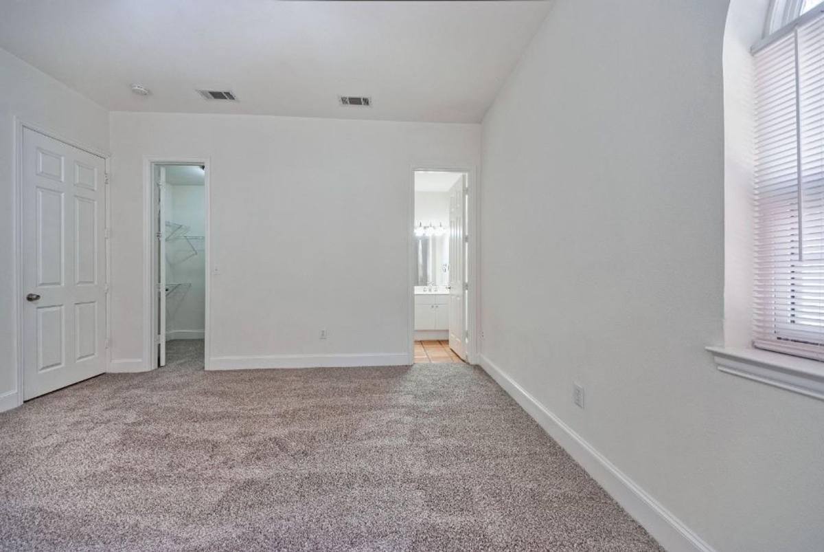 Apartment for rent at 5713 Lewis St, Dallas, TX 75206