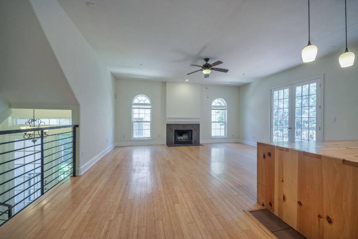 Apartment for rent at 5713 Lewis St, Dallas, TX 75206