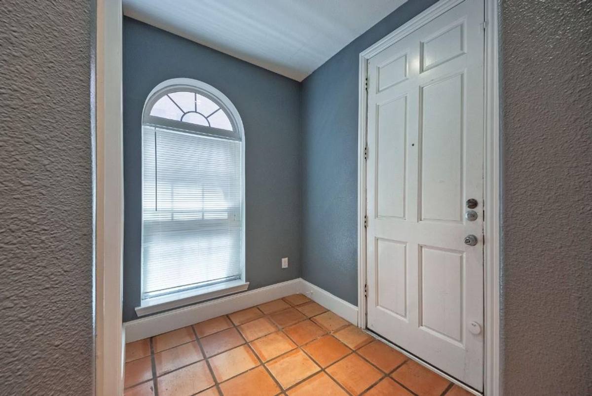 Apartment for rent at 5713 Lewis St, Dallas, TX 75206