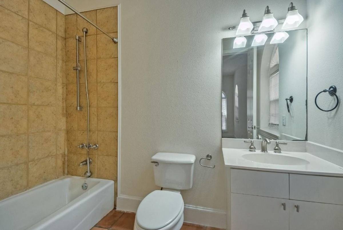 Apartment for rent at 5713 Lewis St, Dallas, TX 75206