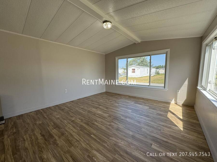 Apartment for rent at 102 G St, Pittsfield, ME 04967
