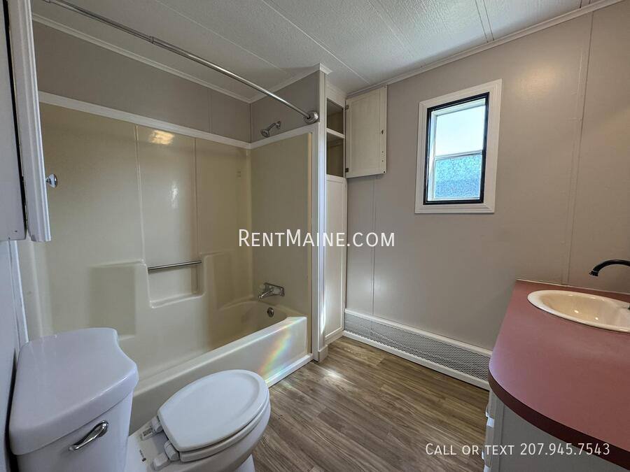 Apartment for rent at 102 G St, Pittsfield, ME 04967