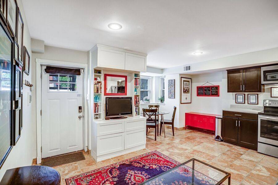 Apartment for rent at 1712 First St NW #B, Washington, DC 20001