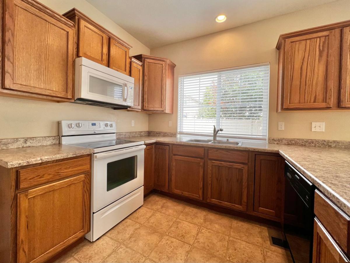 House for rent at 3913 Hunterwood Lane, Johnstown, CO 80534