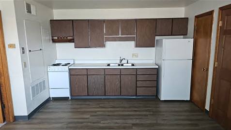 Apartment for rent at 1030 Twixt Town Rd NE #5, Cedar Rapids, IA 52402