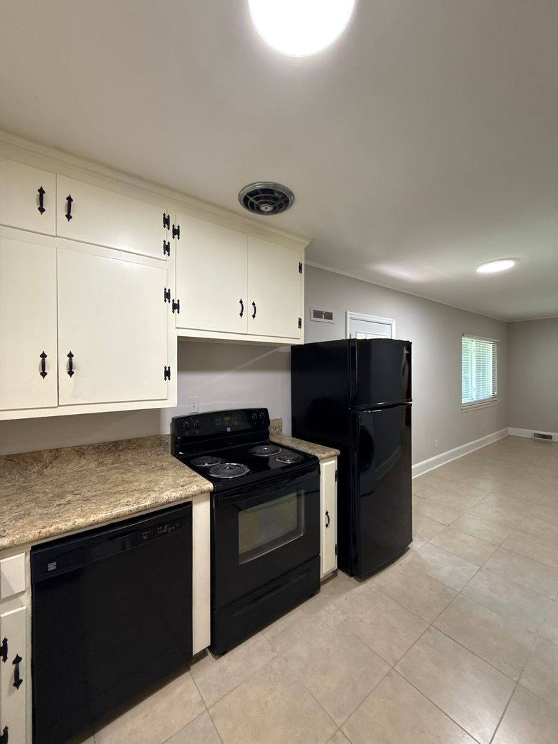 House for rent at 932 Hickory Nut St, Charlotte, NC 28205