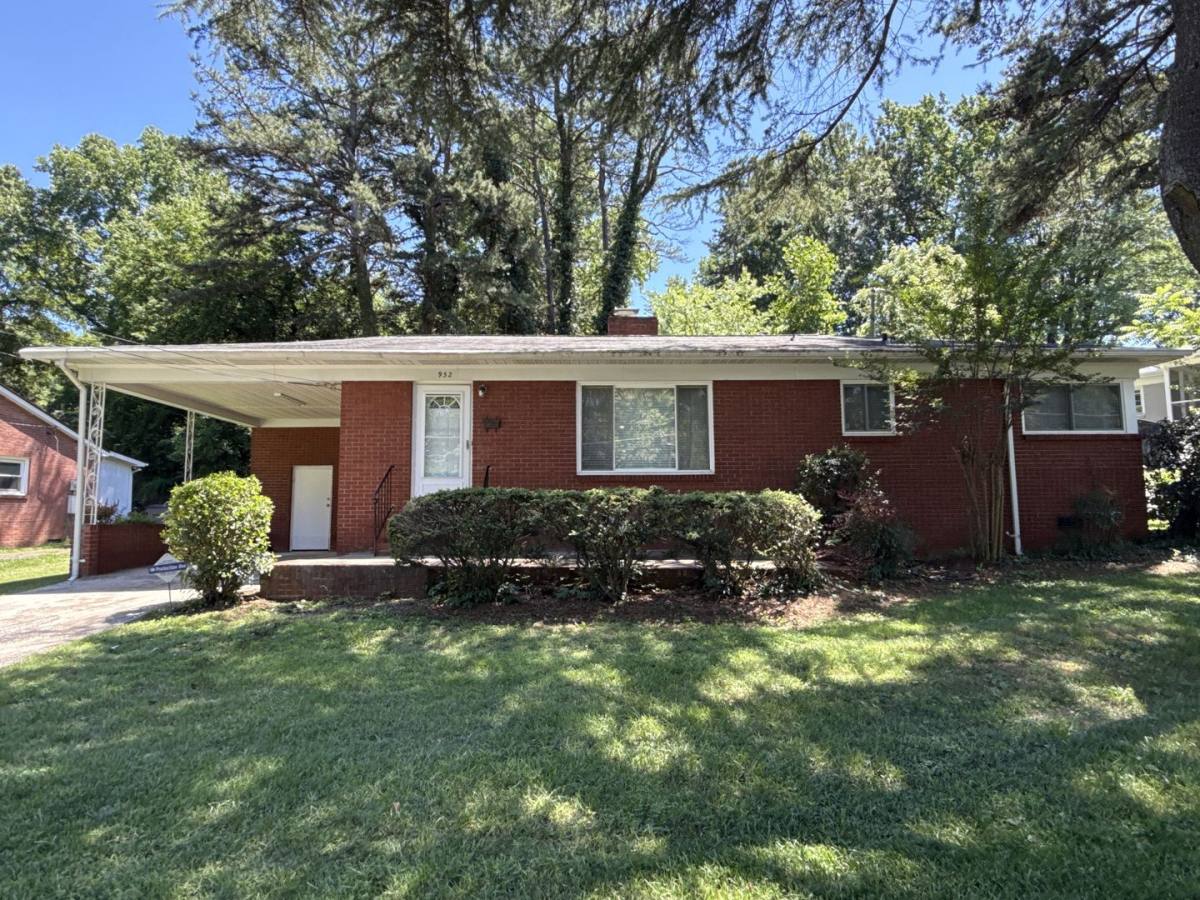 House for rent at 932 Hickory Nut St, Charlotte, NC 28205