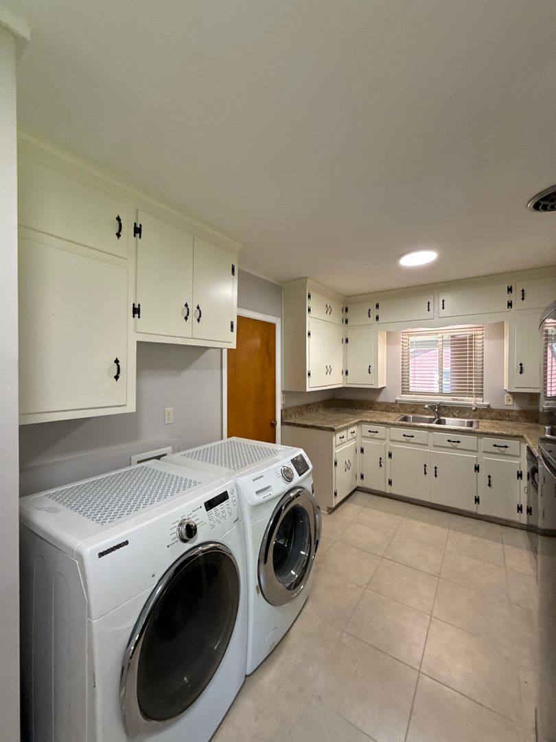 House for rent at 932 Hickory Nut St, Charlotte, NC 28205
