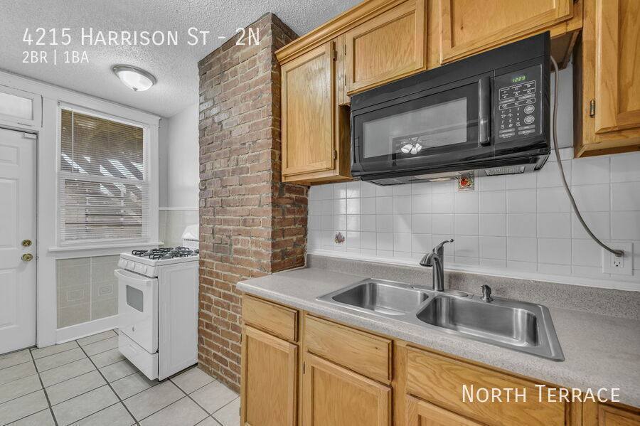 Apartment for rent at 4215 Harrison St #2N, Kansas City, MO 64110